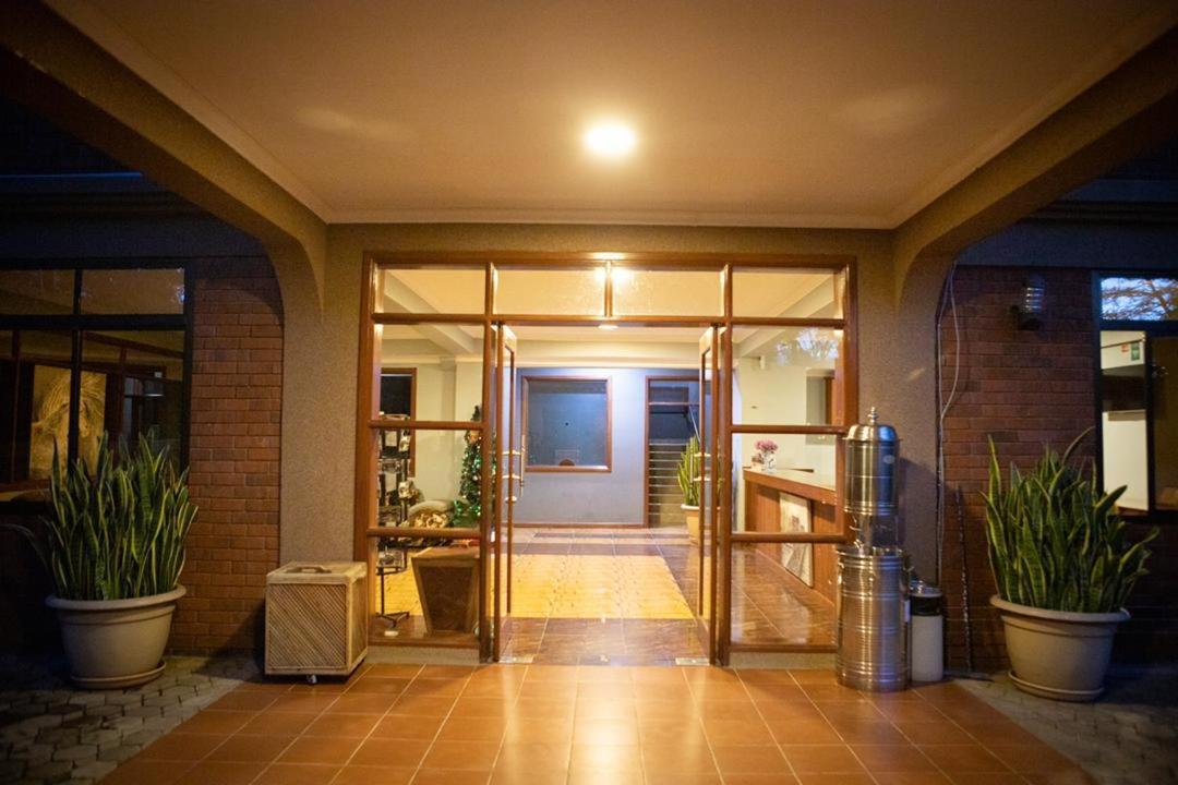 Summit Lodge Marombosa Luaran gambar
