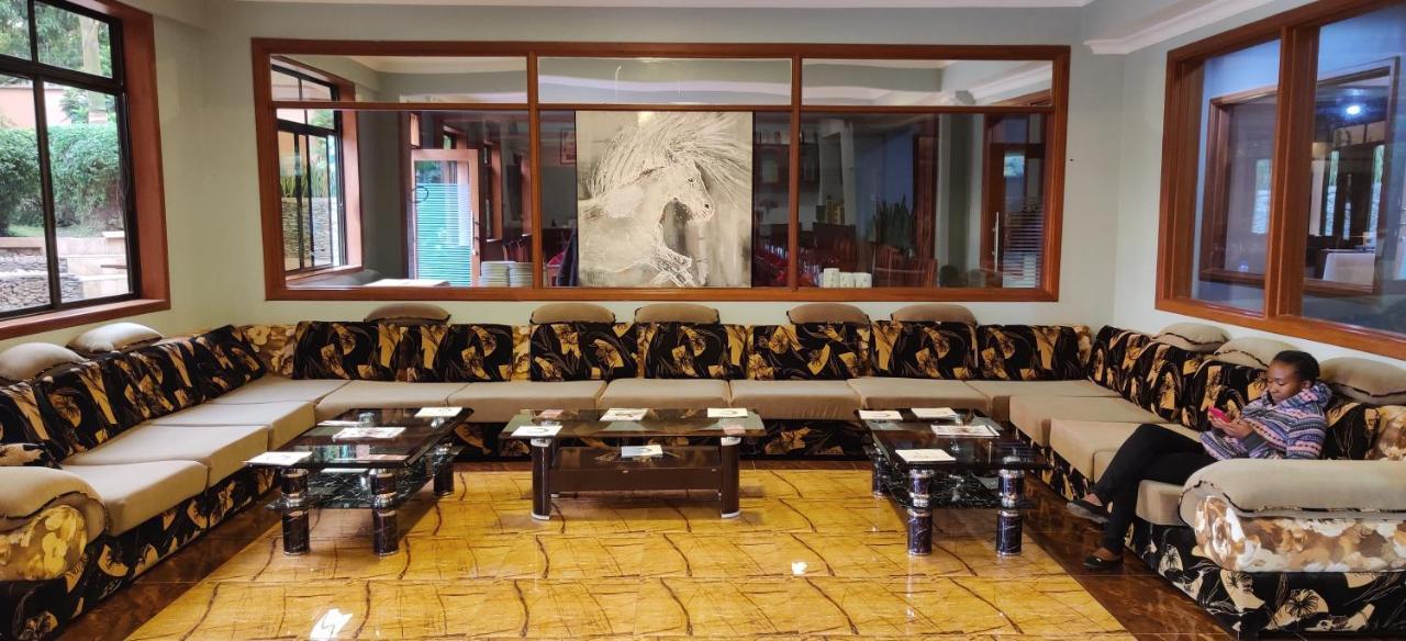 Summit Lodge Marombosa Luaran gambar