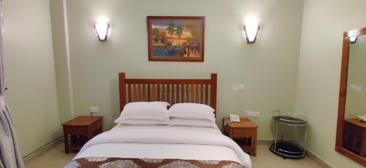 Summit Lodge Marombosa Luaran gambar