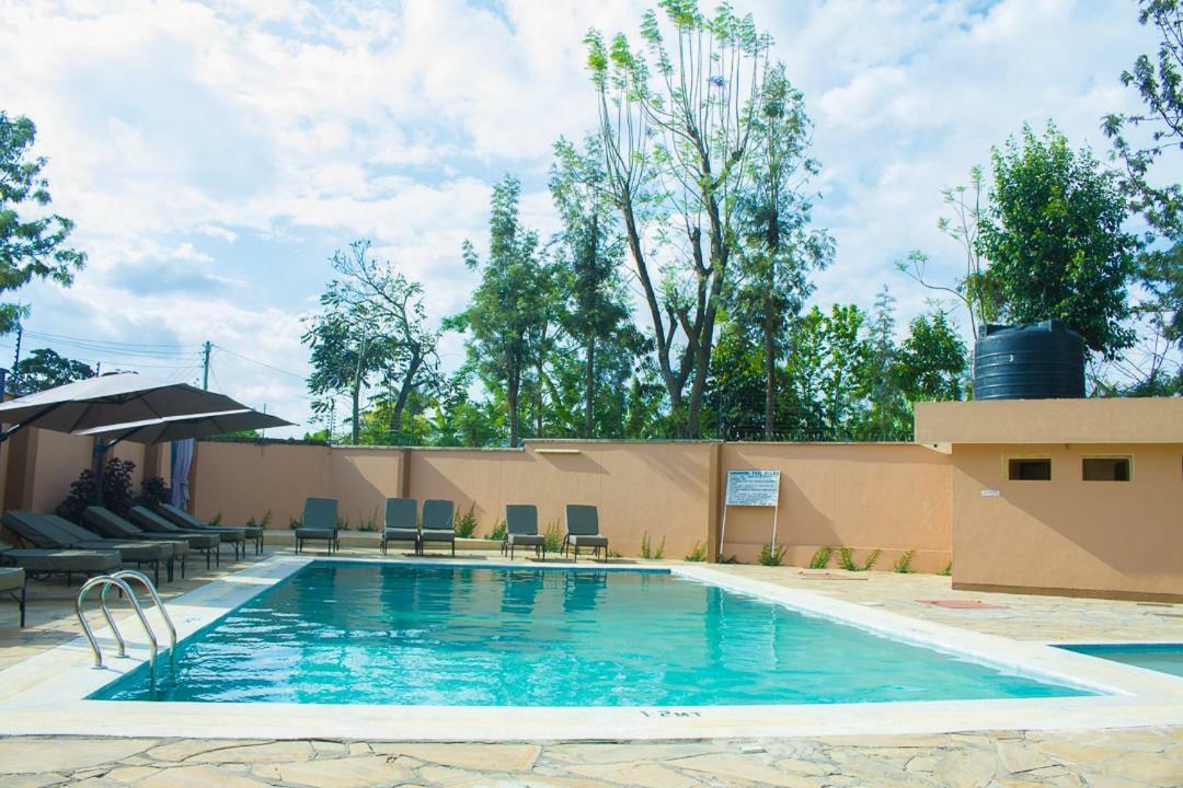 Summit Lodge Marombosa Luaran gambar